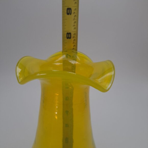 Vintage Yellow Blown Glass Vase With Ruffled Edge - Picture 8 of 10